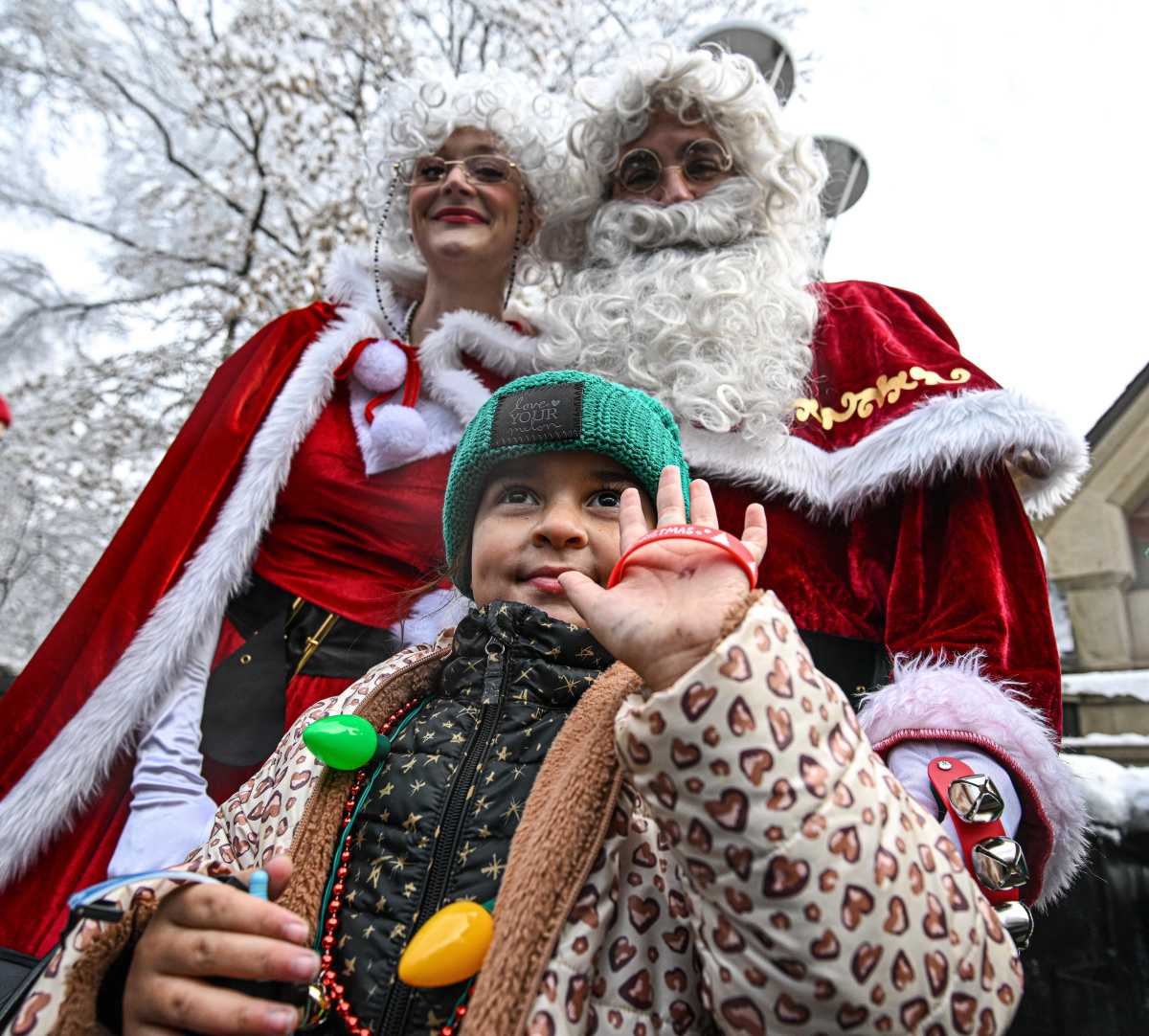 A season of hope: NYPD and Candlelighters deliver holiday joy in Central Park to families impacted by childhood cancer 9