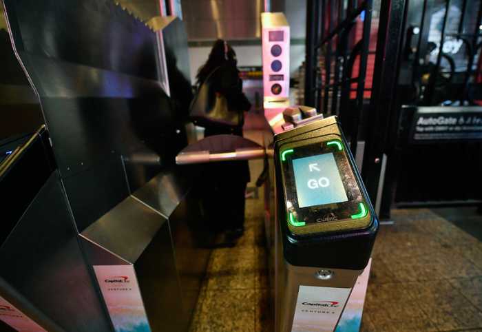 People using OMNY payment in NYC transit in 2026