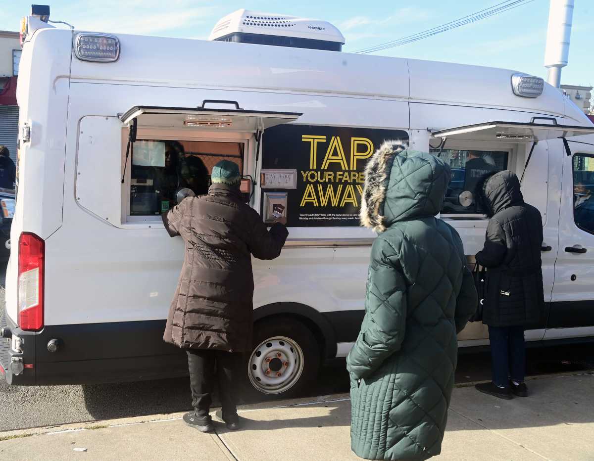 MTA sends mobile sales vehicles into New York City to help transition riders to Tap and Ride ahead of MetroCard's end | amNewYork