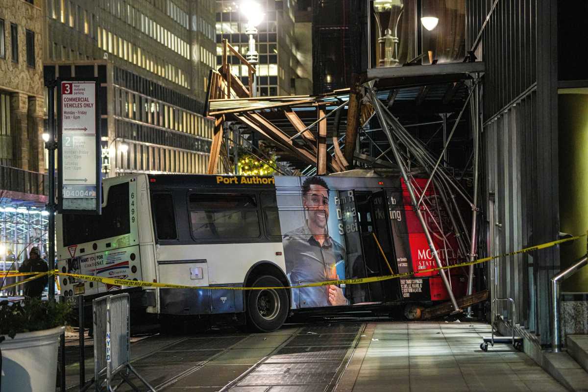 BREAKING: Port Authority bus slams into building in Midtown