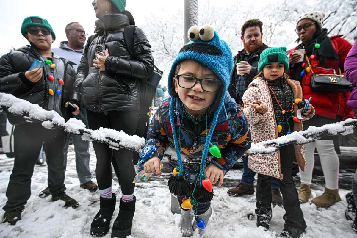 A season of hope: NYPD and Candlelighters deliver holiday joy in Central Park to families impacted by childhood cancer 4
