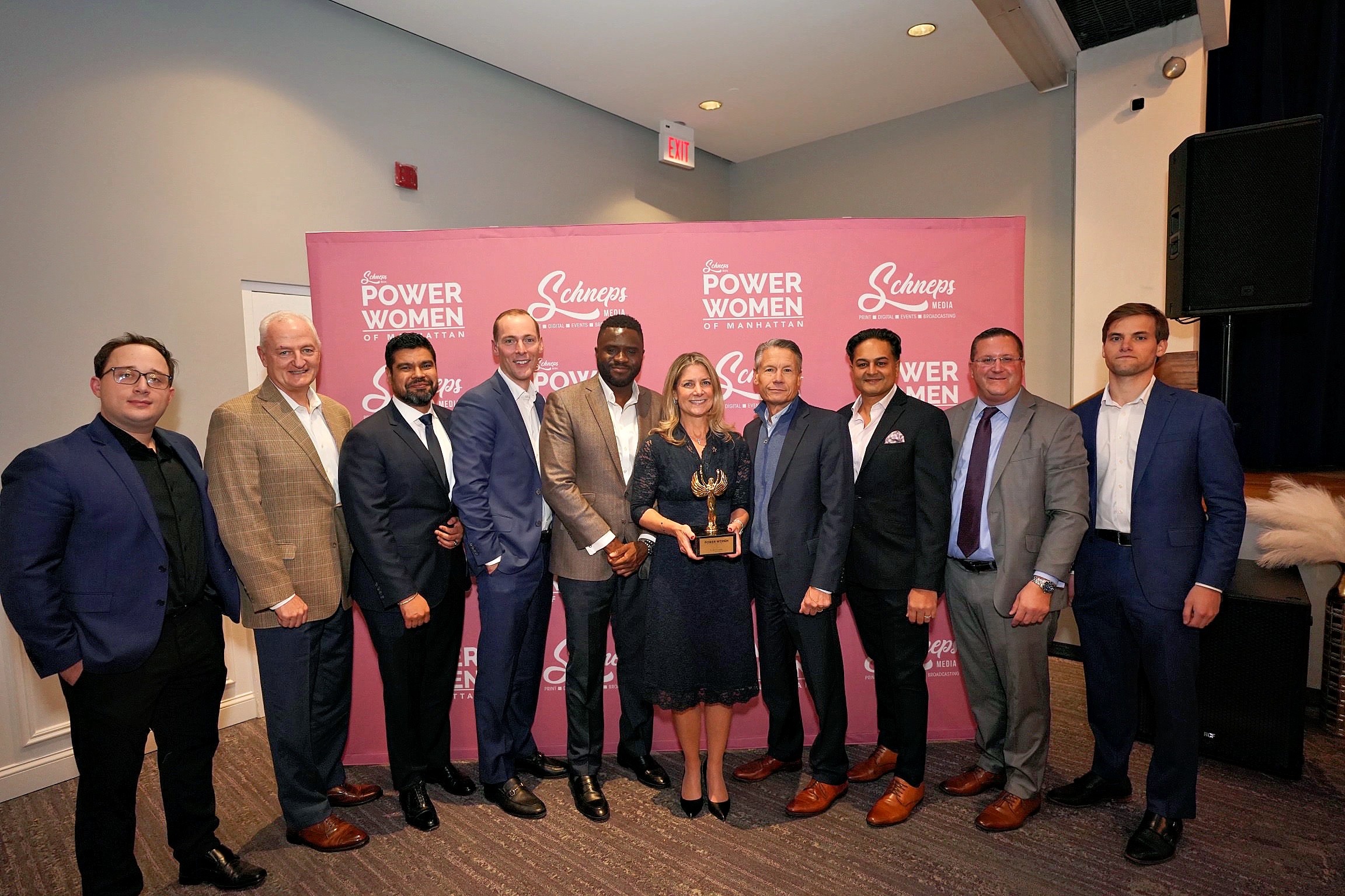Power Women of Manhattan honorees shine at Schneps Media’s December 3 celebration 2 Leslie O'Connor, Managing Director & Underwriting and Portfolio Management Team Leader at Webster Bank, with supporters