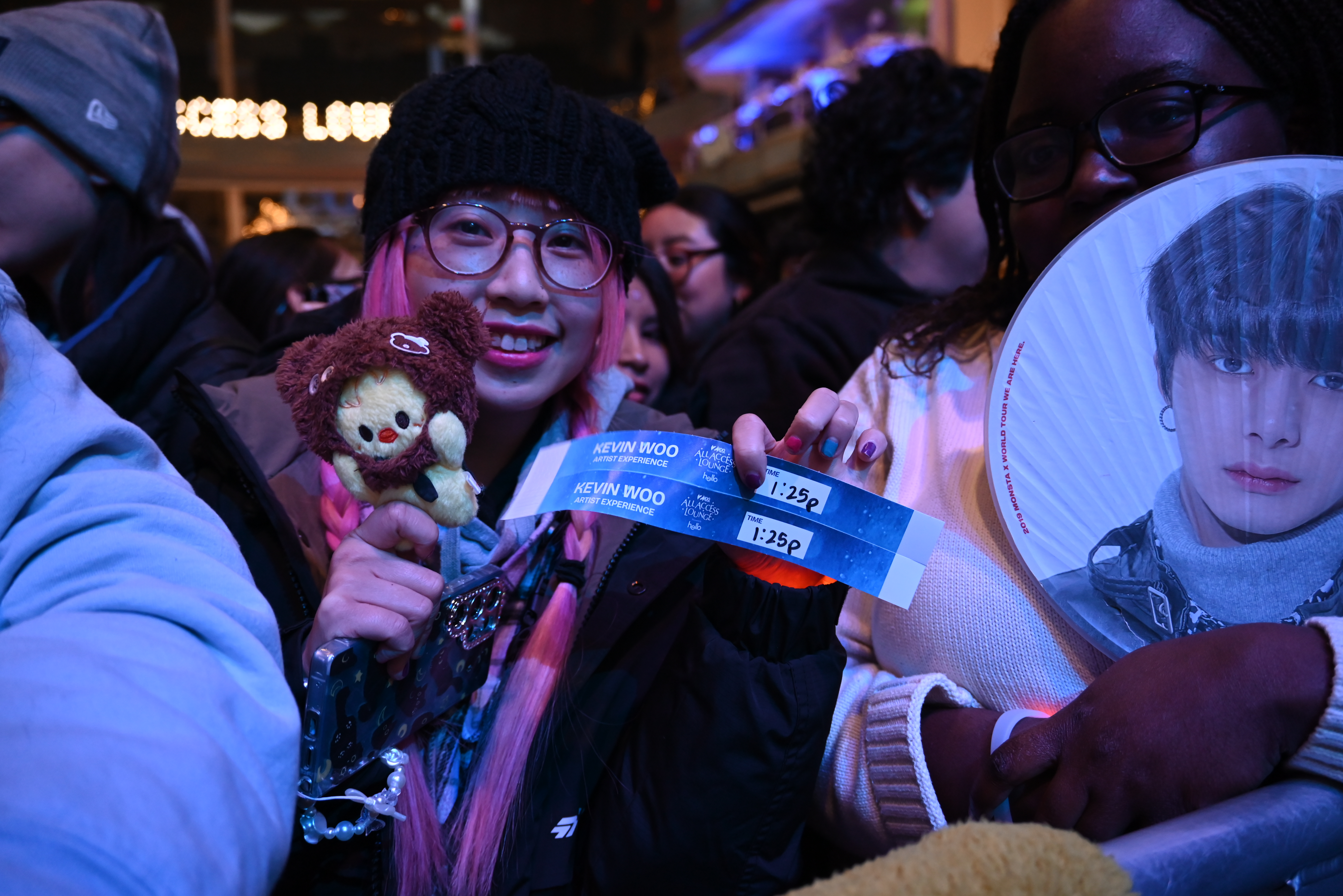 Fans were excited to see Kevin Woo at Jingle Ball.