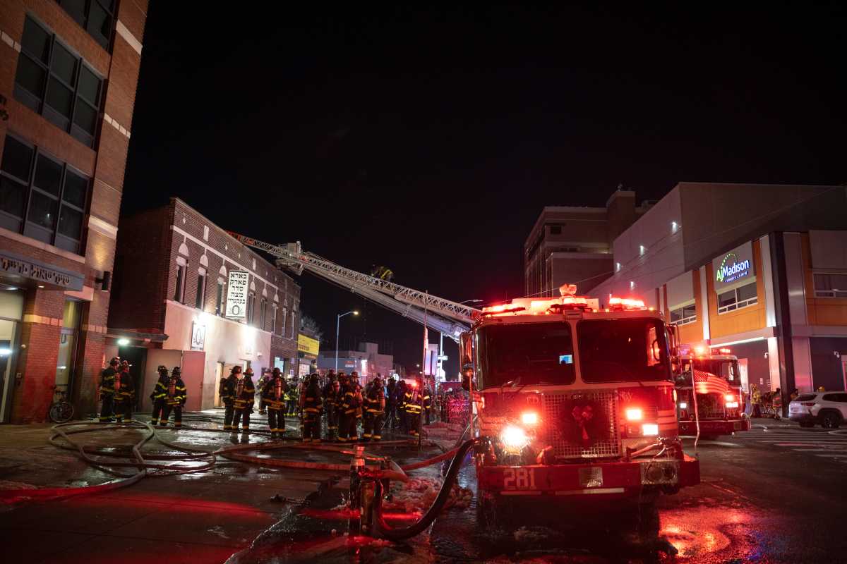 Five-alarm fire at Brooklyn matzoh factory injures firefighter, three others 2