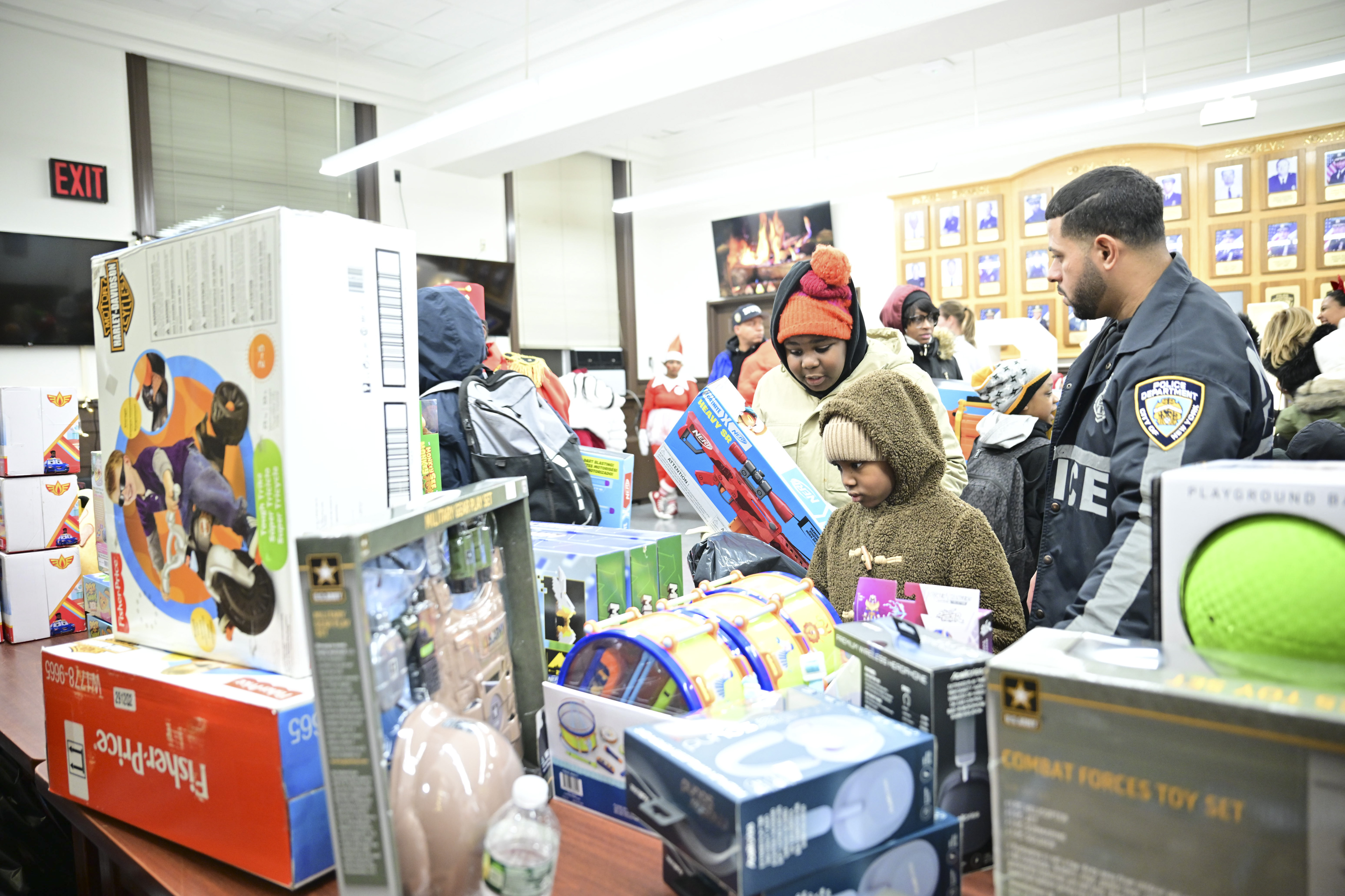 NYPD delivers Christmas gifts as part of Sleigh Ride