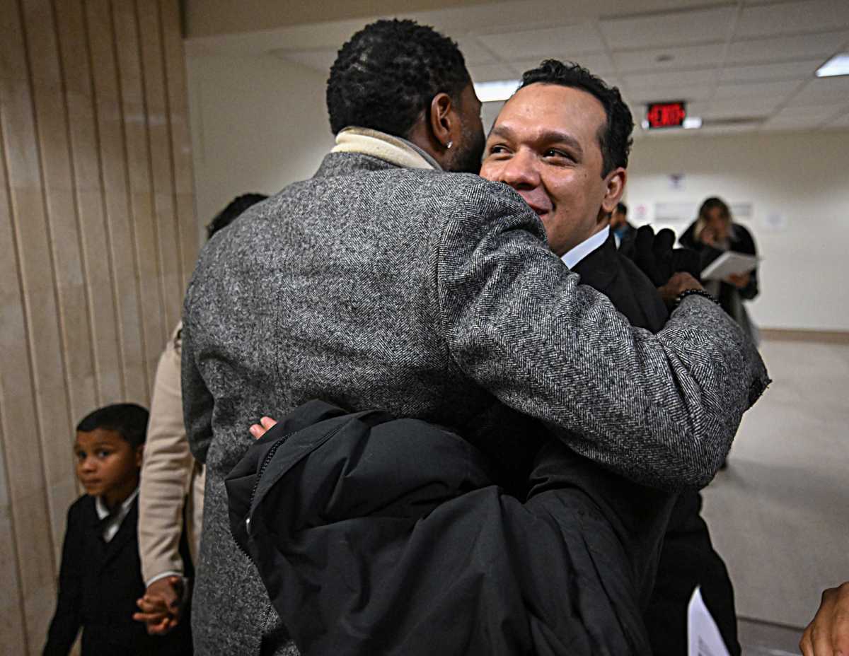 Prayers and sighs of relief: How fear of ICE check-ins at Federal Plaza lead to tense moments for family members and advocates 4