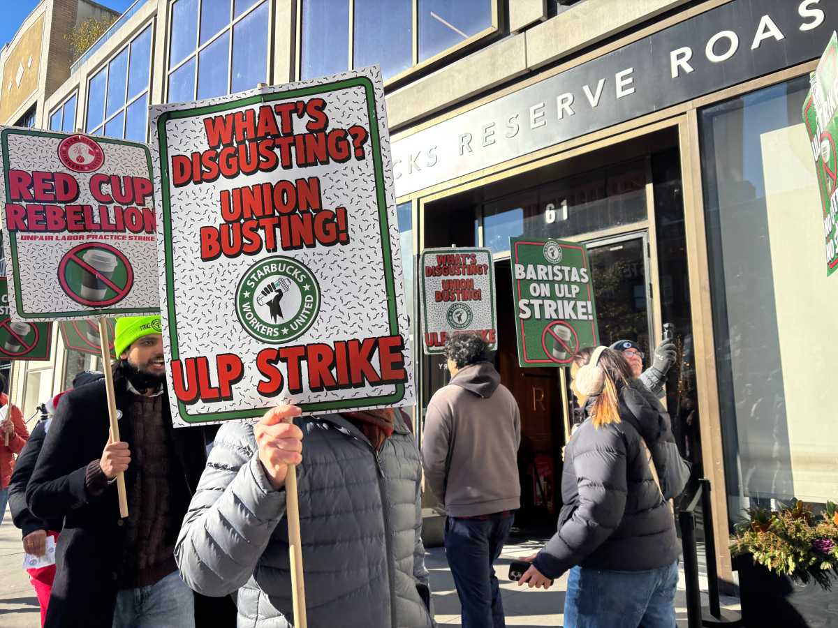 Striking Starbucks barista rally for contract  amNewYork