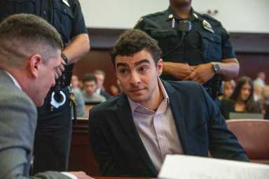 Luigi Mangione wearing a suit jacket in court