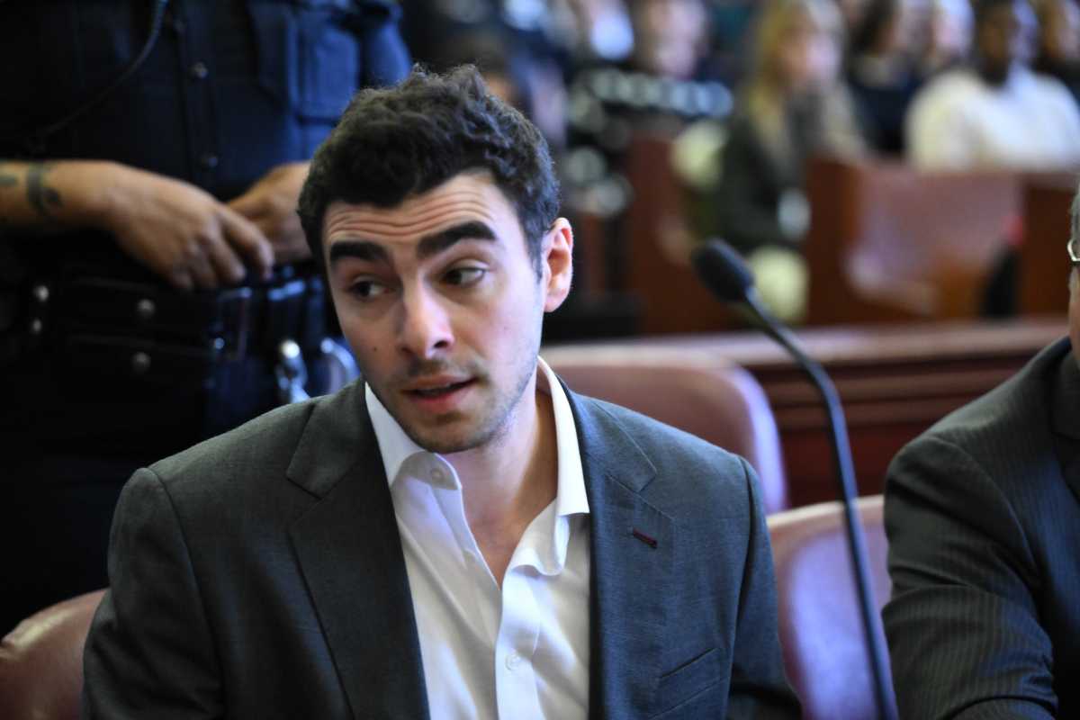 Mangione defense team turns up pressure to exclude backpack from evidence amNewYork