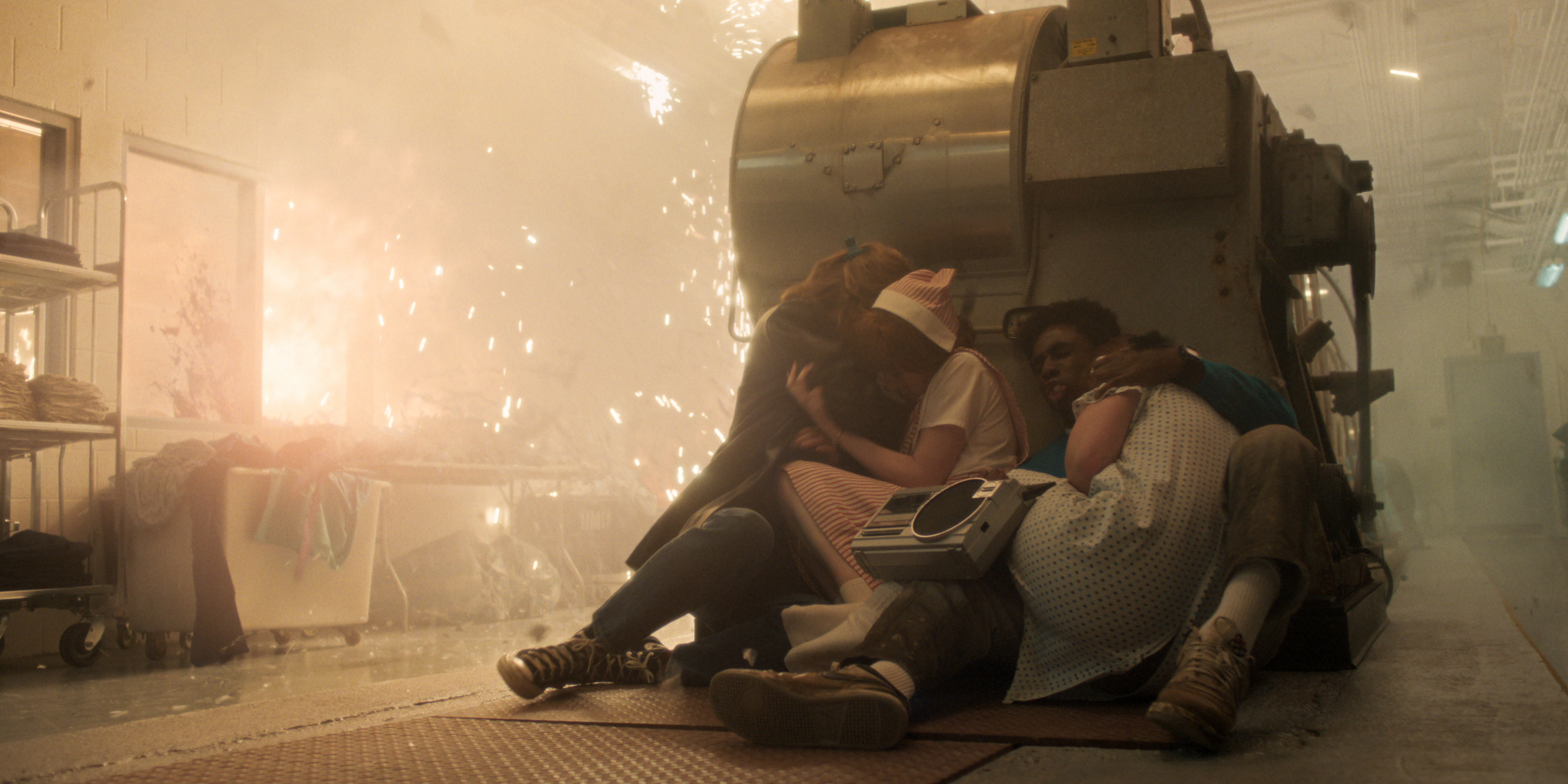 (L to R) Maya Hawke as Robin Buckley, Amybeth McNulty as Vickie, Caleb McLaughlin as Lucas Sinclair, and Sadie Sink as Max Mayfield in Stranger Things: Season 5. Cr. COURTESY OF NETFLIX © 2025