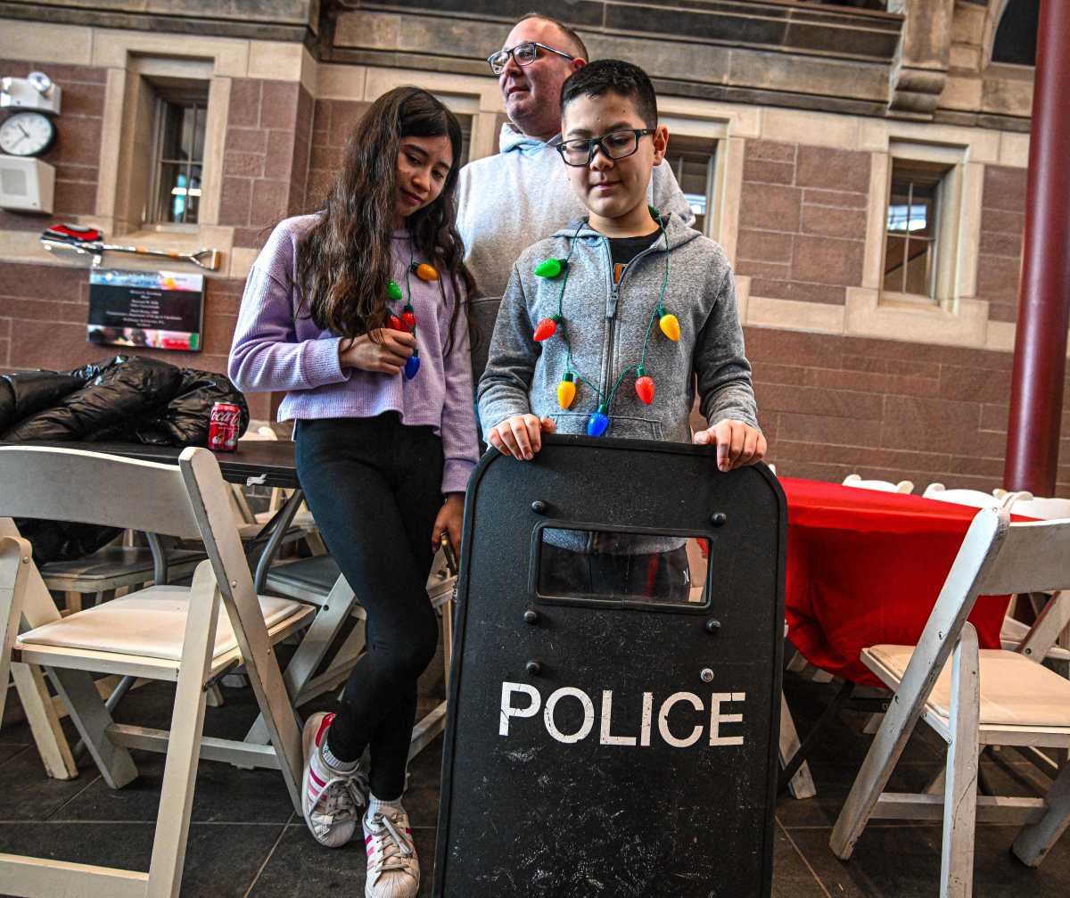 A season of hope: NYPD and Candlelighters deliver holiday joy in Central Park to families impacted by childhood cancer 7
