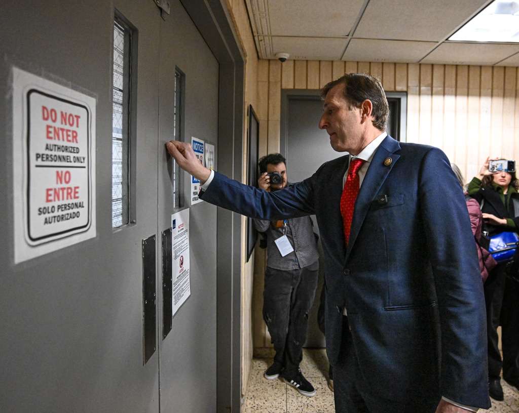 No criminals here': Goldman, Espaillat gain access to ICE detention center after judge's ruling  amNewYork