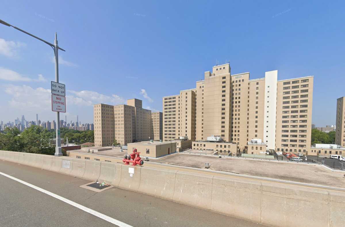 Macy's Herald Square stabbing: Suspect who violently attacked woman in bathroom had been released from mental health hospital hours earlier 2 mental health hospital where suspect in macy's herald square stabbing had been staying