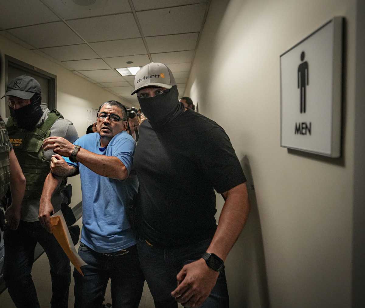 2025 in photos: The year ICE came to New York City 13