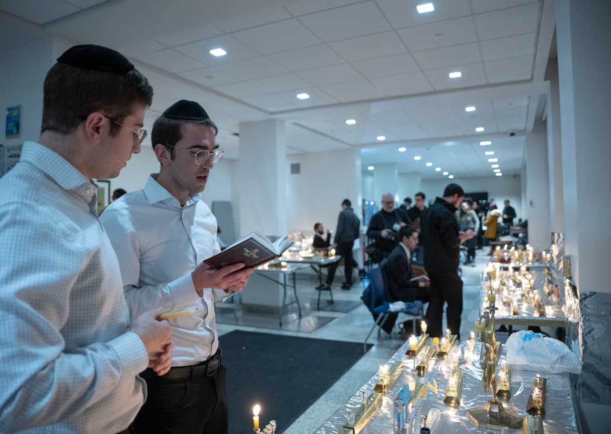 After Hanukkah attack, Jewish New Yorkers and Australians unite for a vigil of hope at Yeshiva University 3 Yeshiva University students pray at a Dec. 15 vigil for those slain in the terrorist attack at a Hanukkah service in Australia.