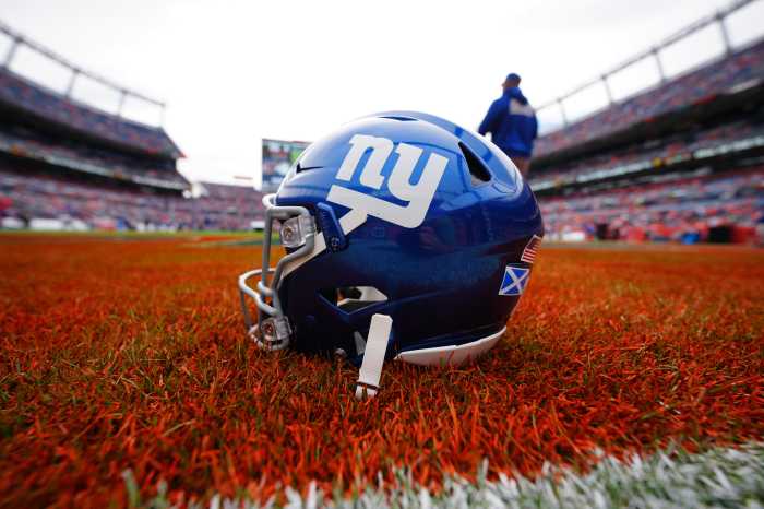 Giants helmet Jim Leonhard