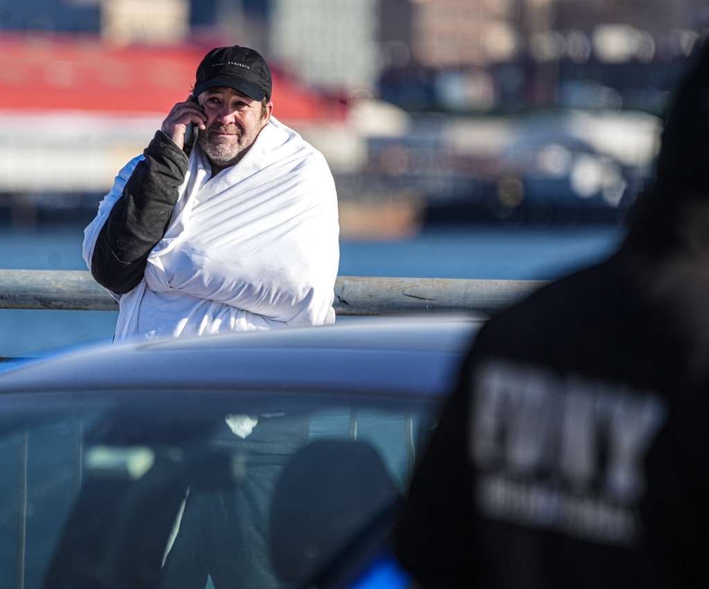 Four-alarm Brooklyn fire rips through warehouse on the waterfront 5