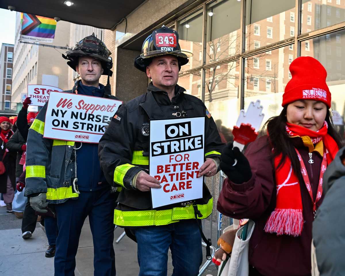 firefighters on the nurses strike picket line