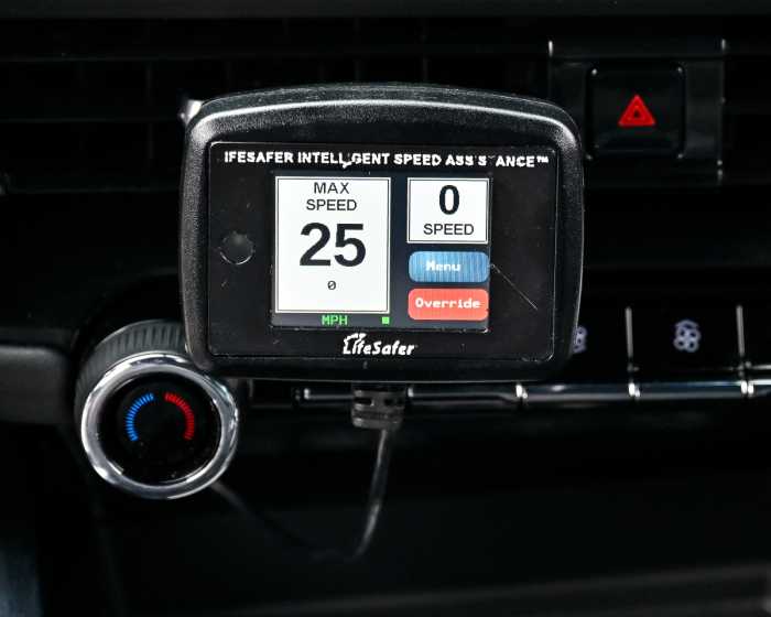 Speed limiting devices on the dashboard of a car