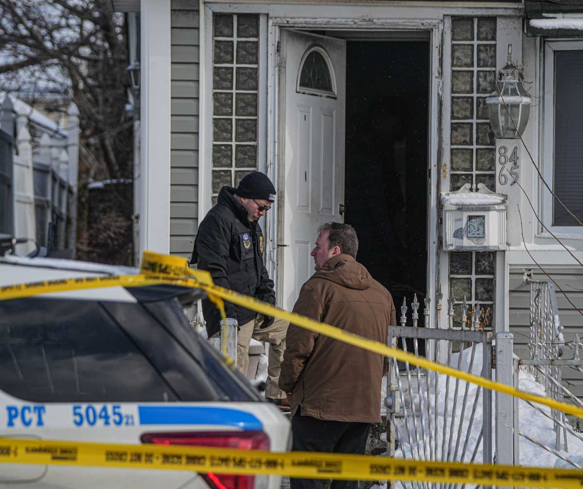Queens police-involved shooting: Cops open fire on man who charged at them with knife, chief says