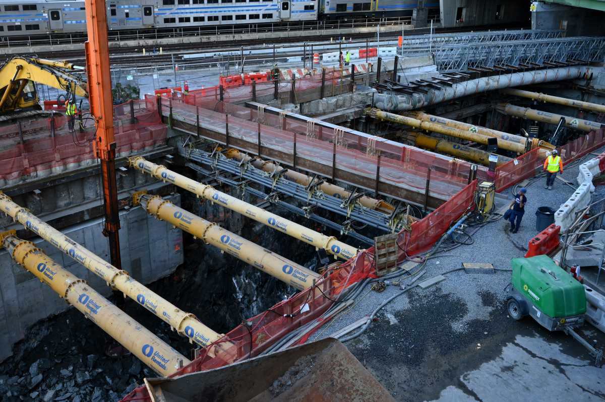 Judge rules feds must temporarily resume funding for Gateway tunnel rail project | amNewYork