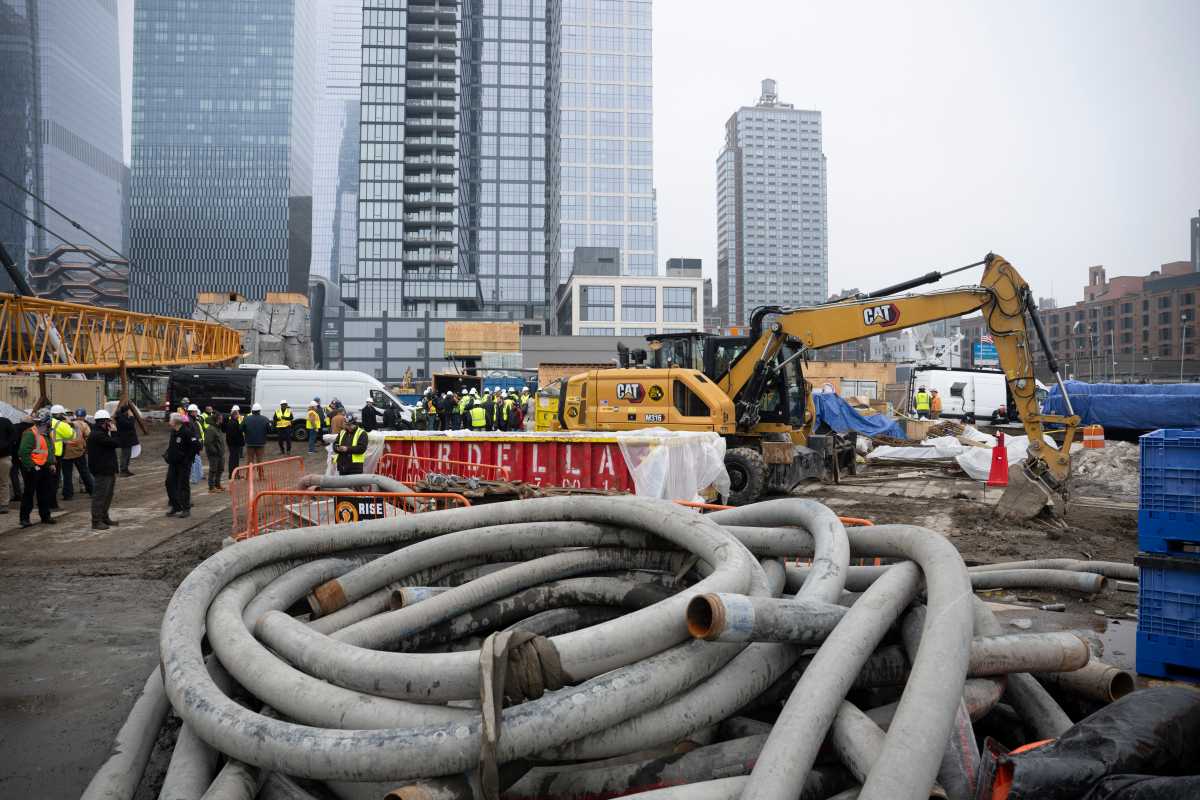 construction ongoing at gateway tunnel site