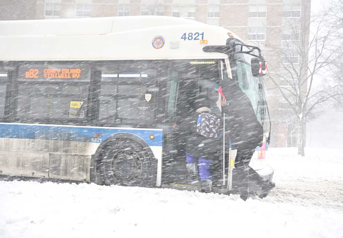 NYC BLIZZARD: Subways and buses running with delays as LIRR is suspended, MTA chair says 2