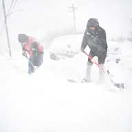 NYC BLIZZARD: After almost 4,000 tickets last storm, here’s what NYC’s sidewalk shoveling rules require 6 people shoveling sidewalks in Brooklyn during NYC blizzard