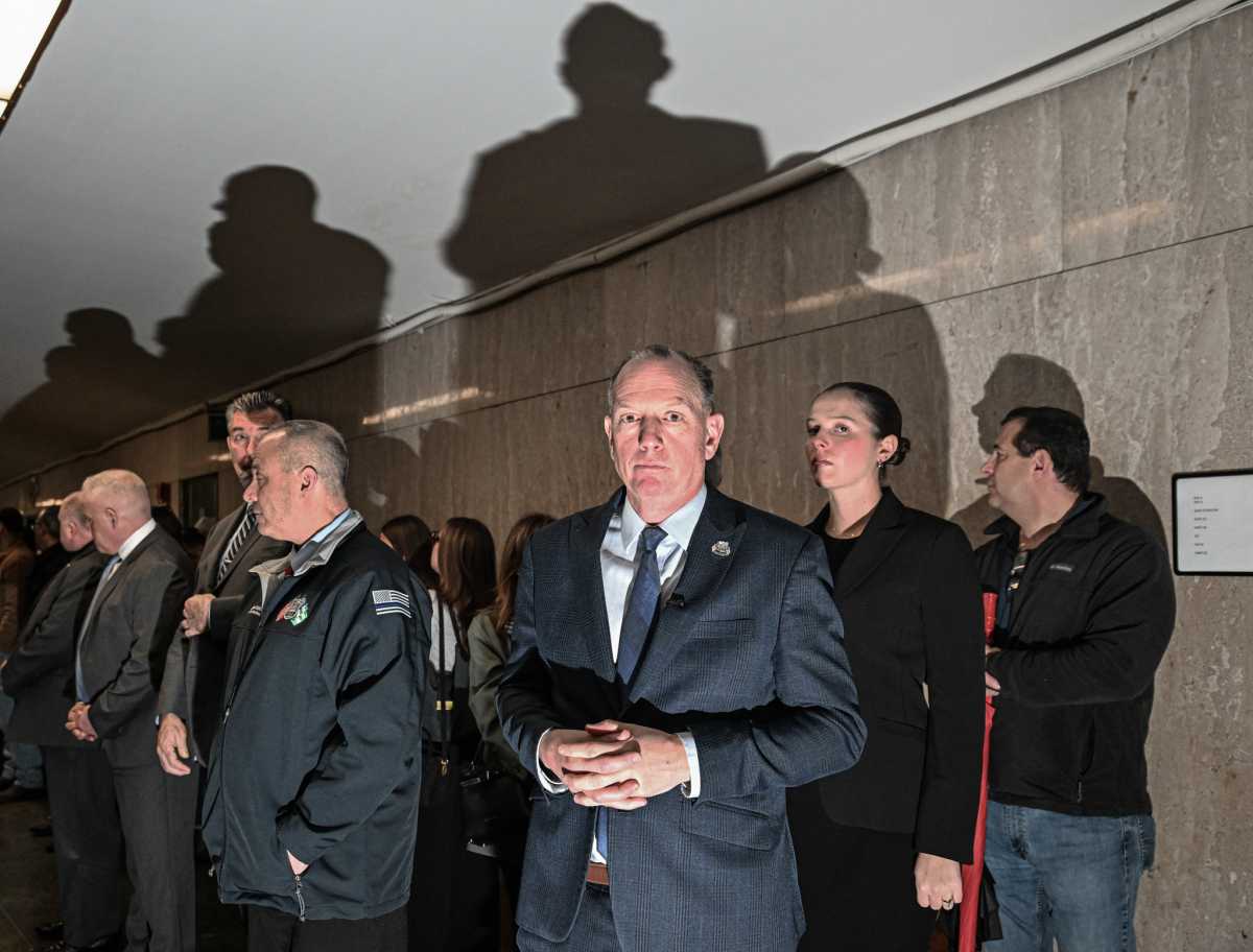 Two Manhattan cops indicted for alleged drunk driving cover-up of fellow officer as union fumes against DA Bragg 5