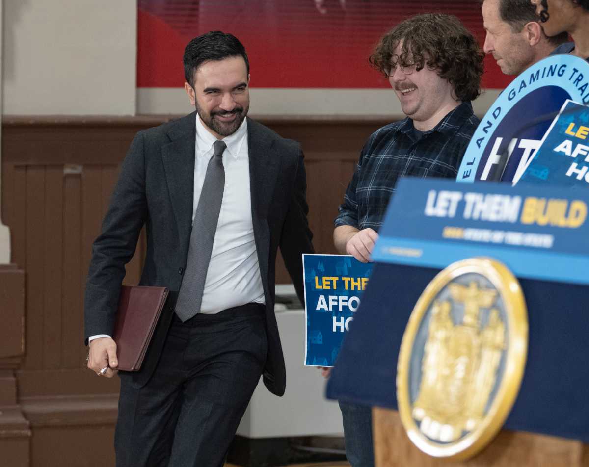 Mayor Mamdani arrives at Govenor Hochul's press conference focused on her "Let Them Build" agenda