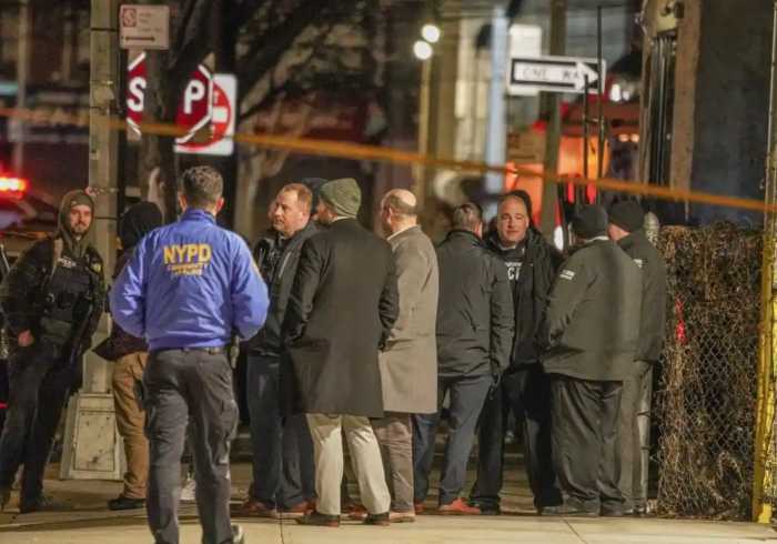 Bronx double stabbing leaves woman dead, teen injured in possible domestic violence case: cops 18 scene of bronx crime scene