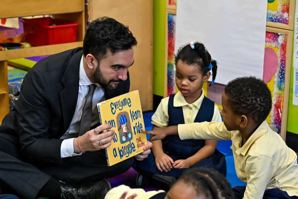NY: Mayor Mamdani holds story time with 3-K students