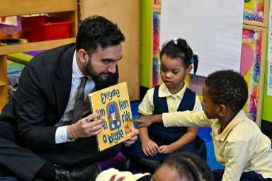 NY: Mayor Mamdani holds story time with 3-K students