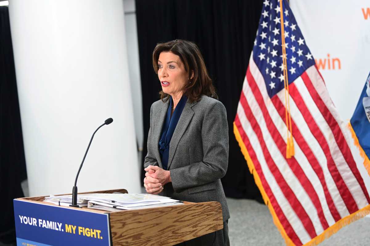 Hochul calls on Trump administration to refund $13.5 billion in tariff money to New Yorkers